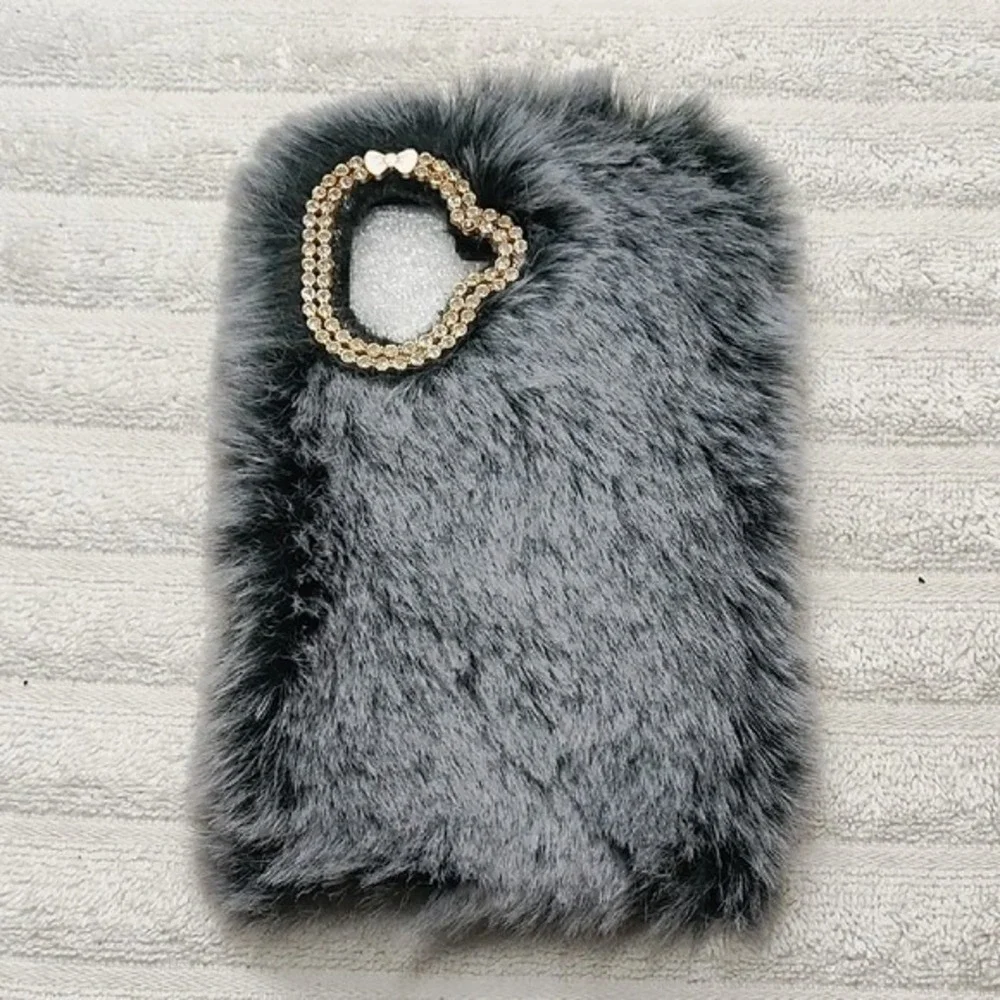 Elegant Gray Faux Fur Phone Case with Gold Heart Accent‎